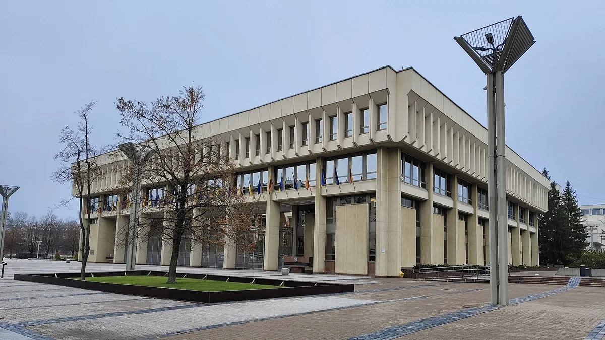Будівля установи: Сейм Литви. Фото використано як ілюстрацію; не з поточної події.